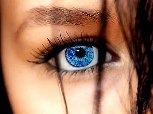 外国人の目が青い理由を徹底追及 外国人の目になる手っ取り早い方法追求